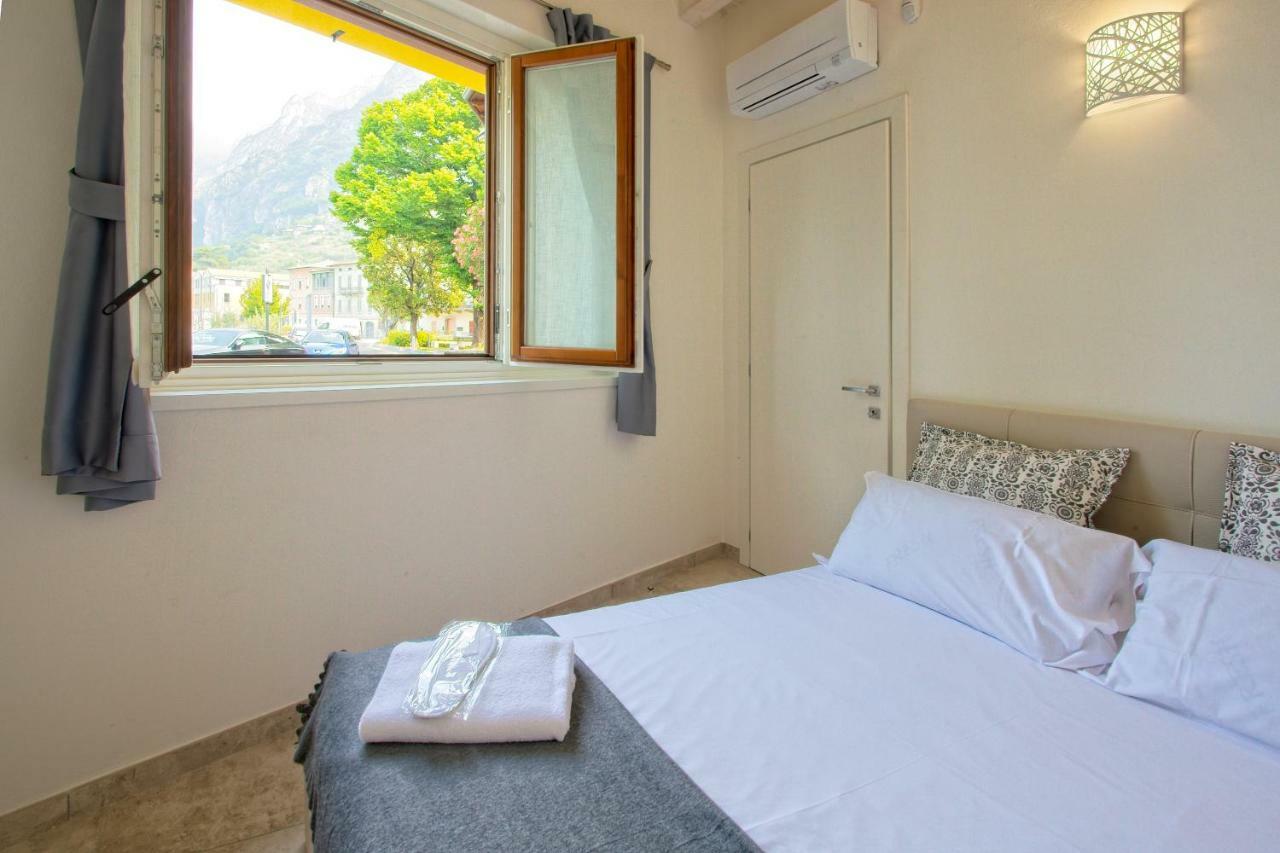 Casa Vacanze Marconi 22 มาโรเน ภายนอก รูปภาพ